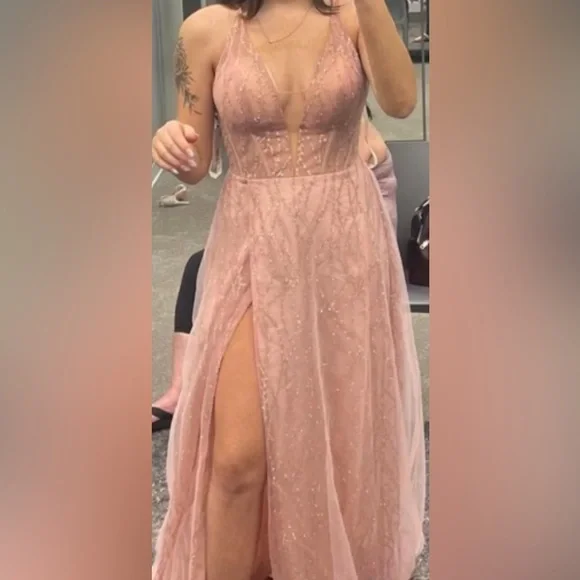 Prom dresses - Picture 1 of 4